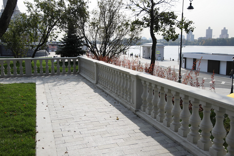 Обложка проекта: Классическая балюстрада в парке Северного речного вокзала