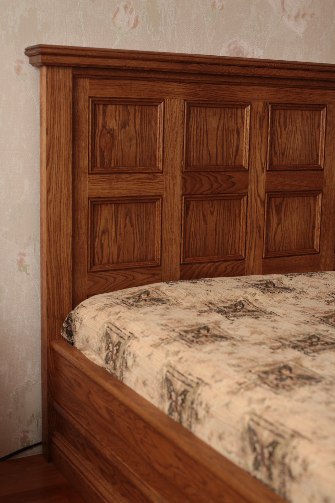 Обложка проекта: Дубовая кровать