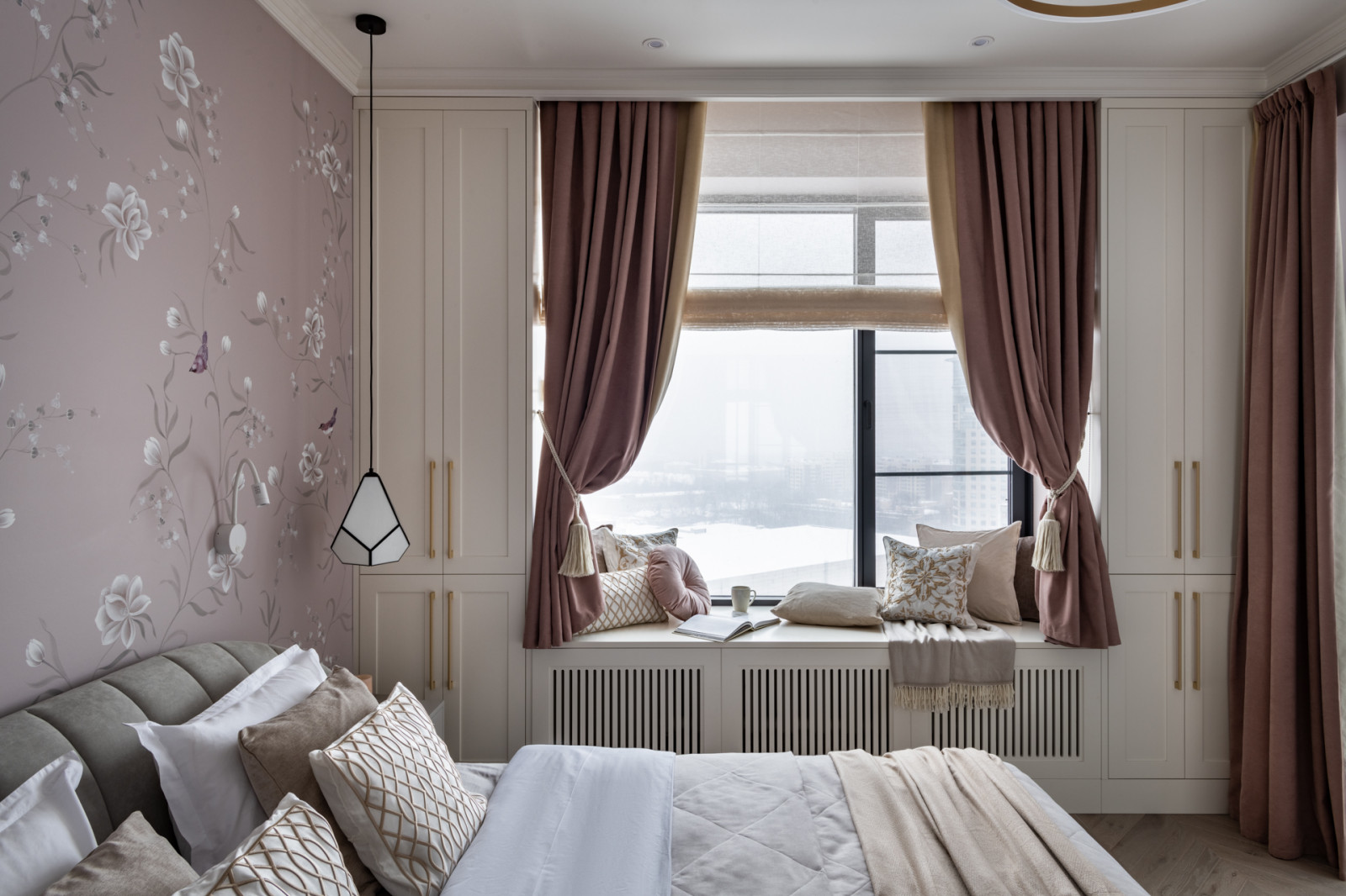 Обложка проекта: Журнал «Идеи Вашего Дома» назвал этот интерьер «обволакивающий уютом»