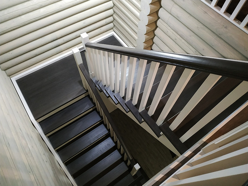 Лестница с подлестничным пространством
