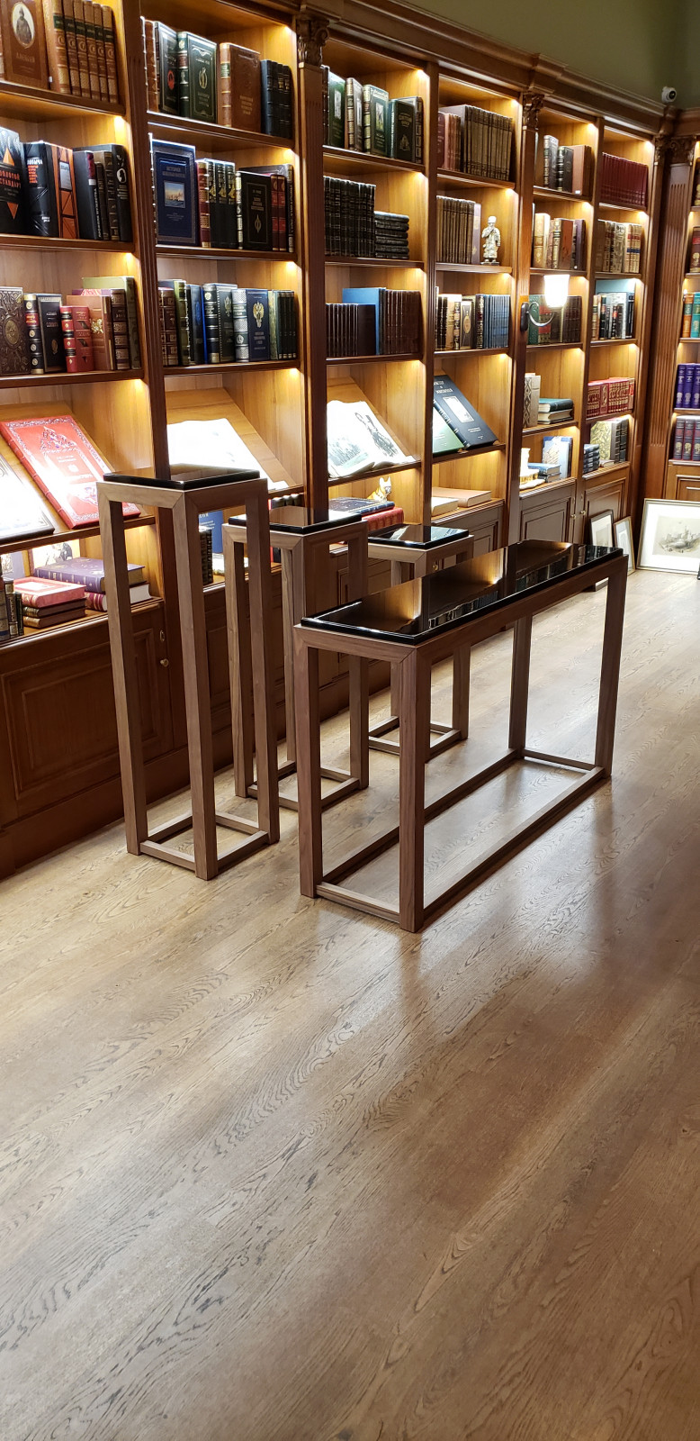 ExLibris книжный бутик-библиотека в ТЦ Времена Годаком стиле