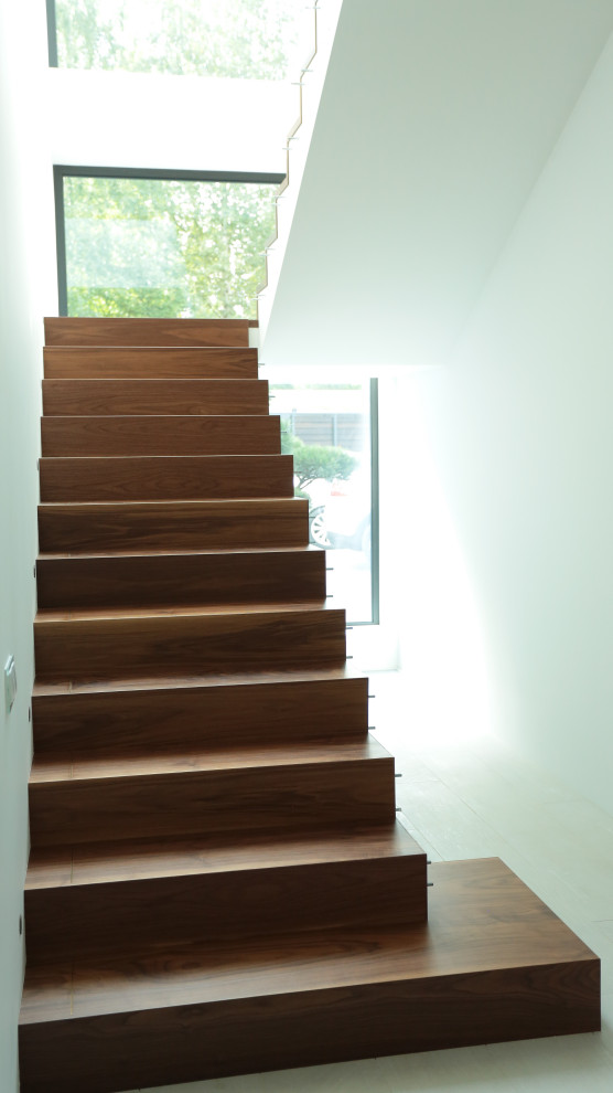 Лестница из американского ореха