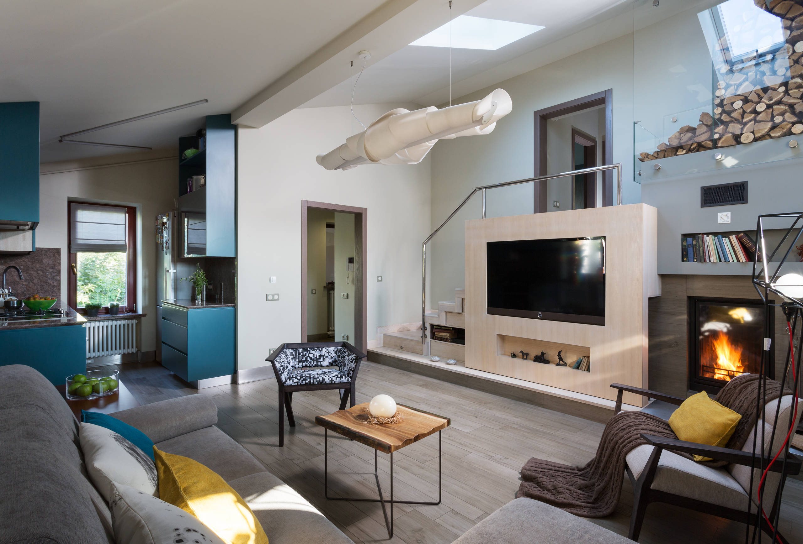 Houzz Украина: Дом для холостяка с камином и СПА-зоной