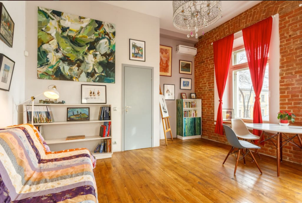 Светлая квартира-студия на Моросейке.