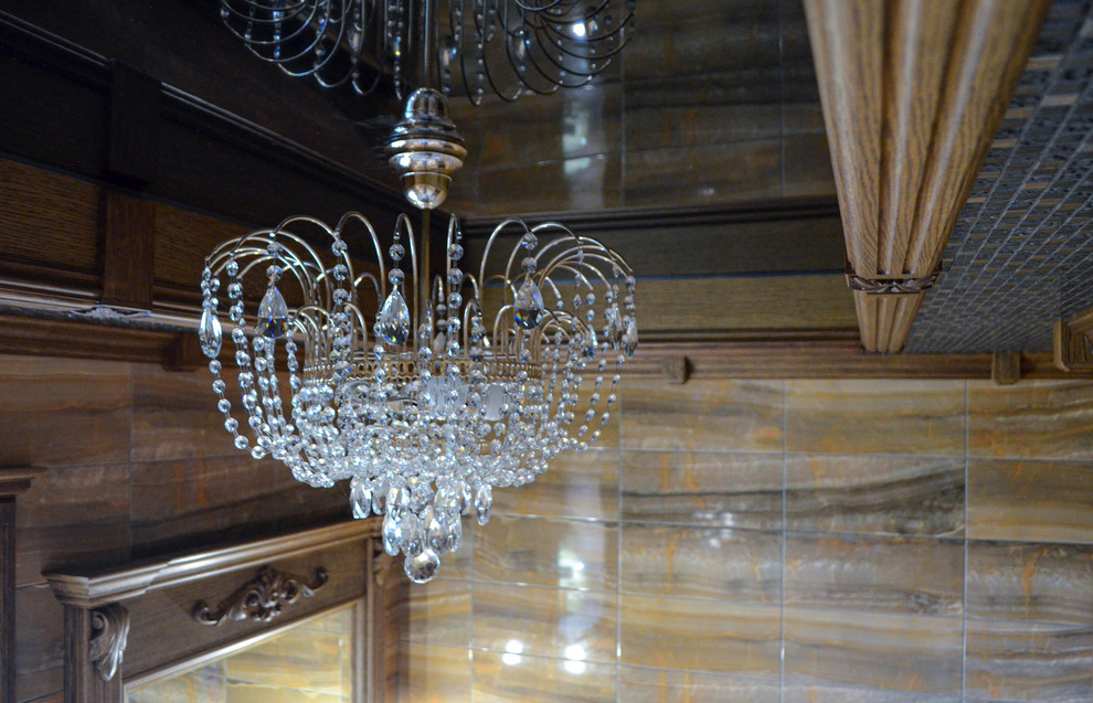 Ванная комната. Потолок, зеркало и тумба под раковину