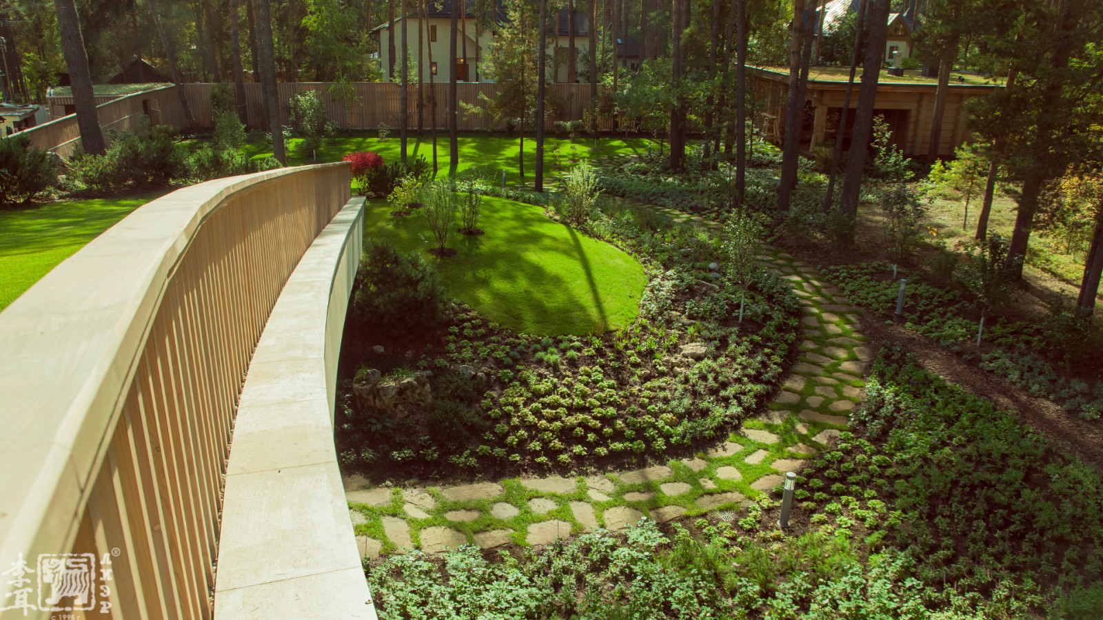 Ландшафтный дизайн лесного участка и кровли