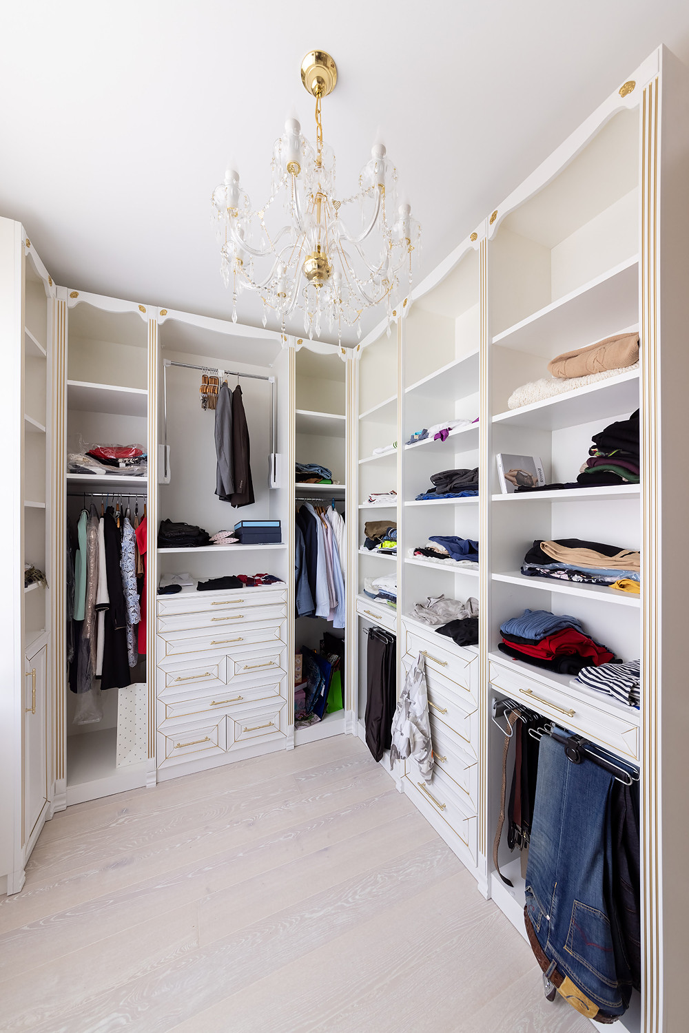 Дизайн интерьера дома в классическом стиле. Реализованный проект.