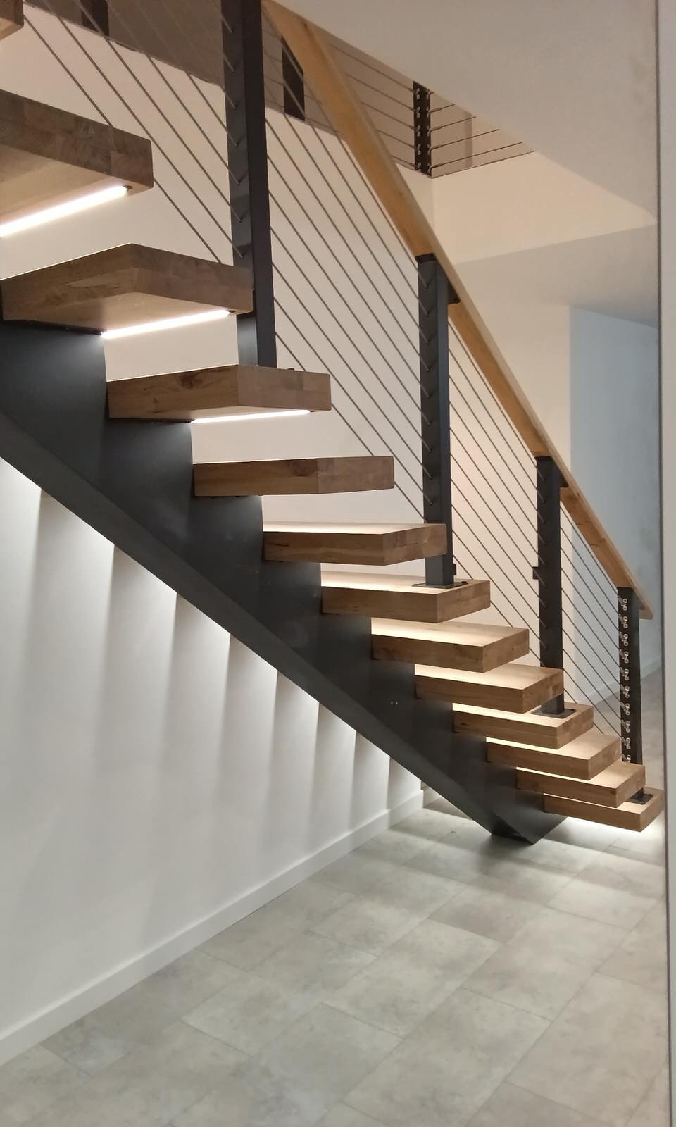 Лестница в стиле LOFT центральной балке