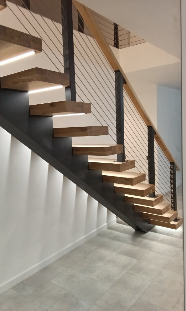 Лестница в стиле LOFT центральной балке