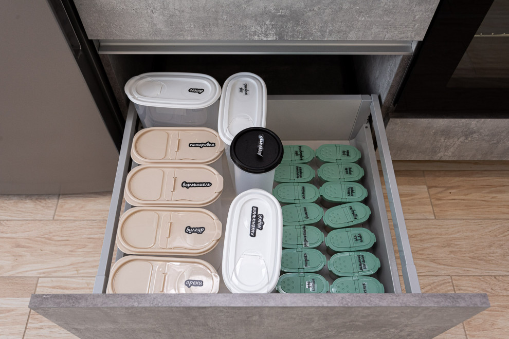 Современная кухня в сером цвете