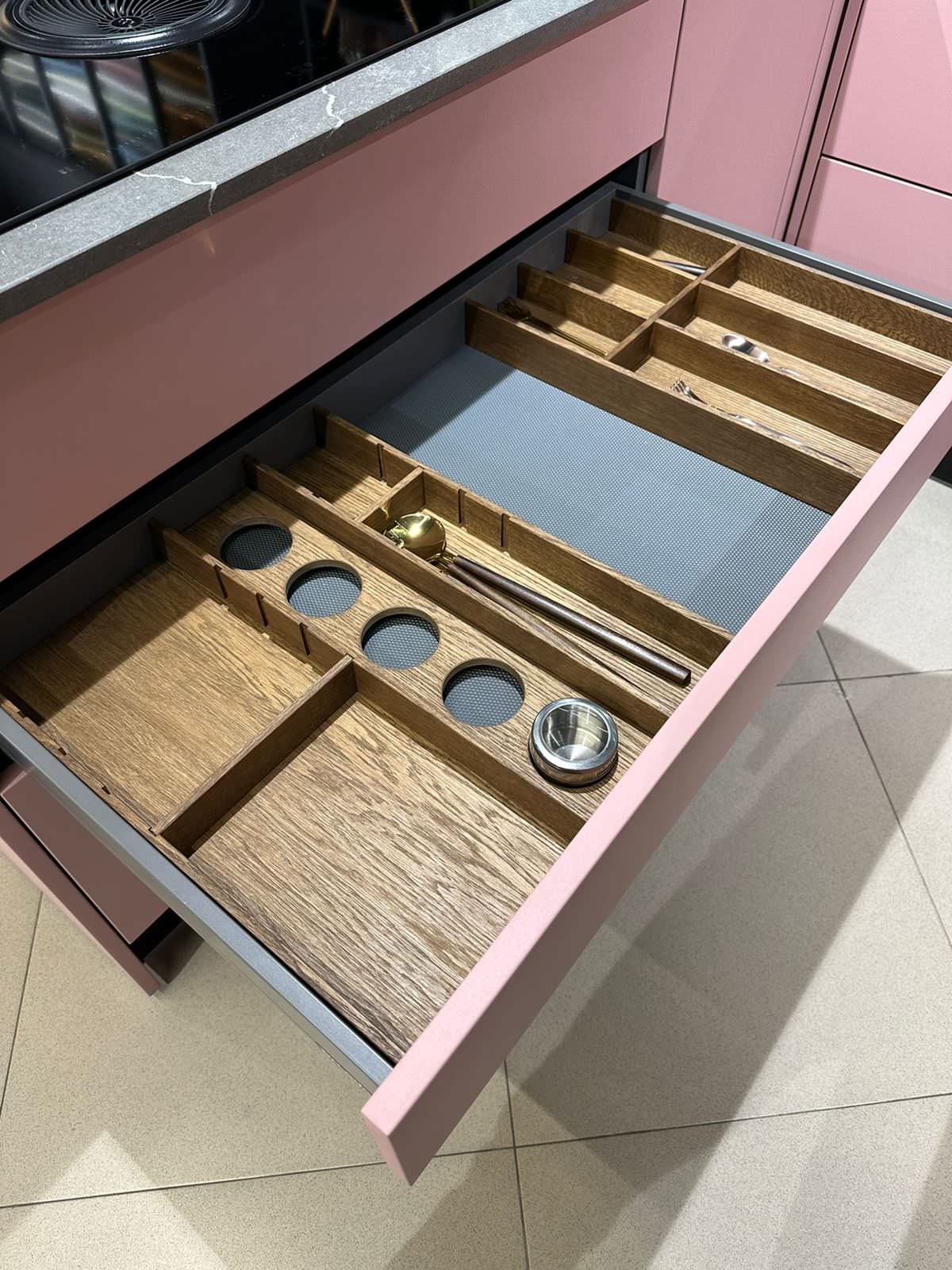 Кухонное наполнение для салона "Кухни ДРИАДА"