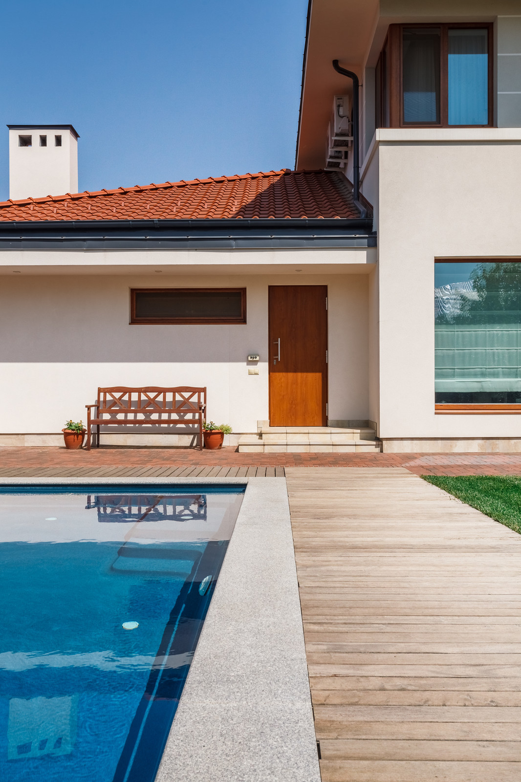 Открытый бассейн.