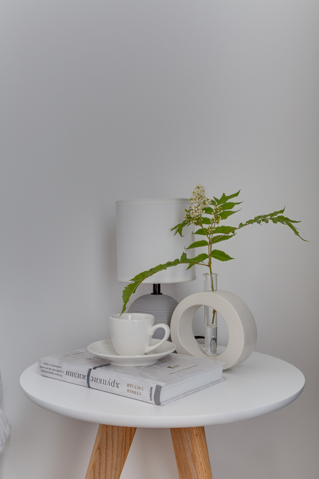 Прикроватный столик