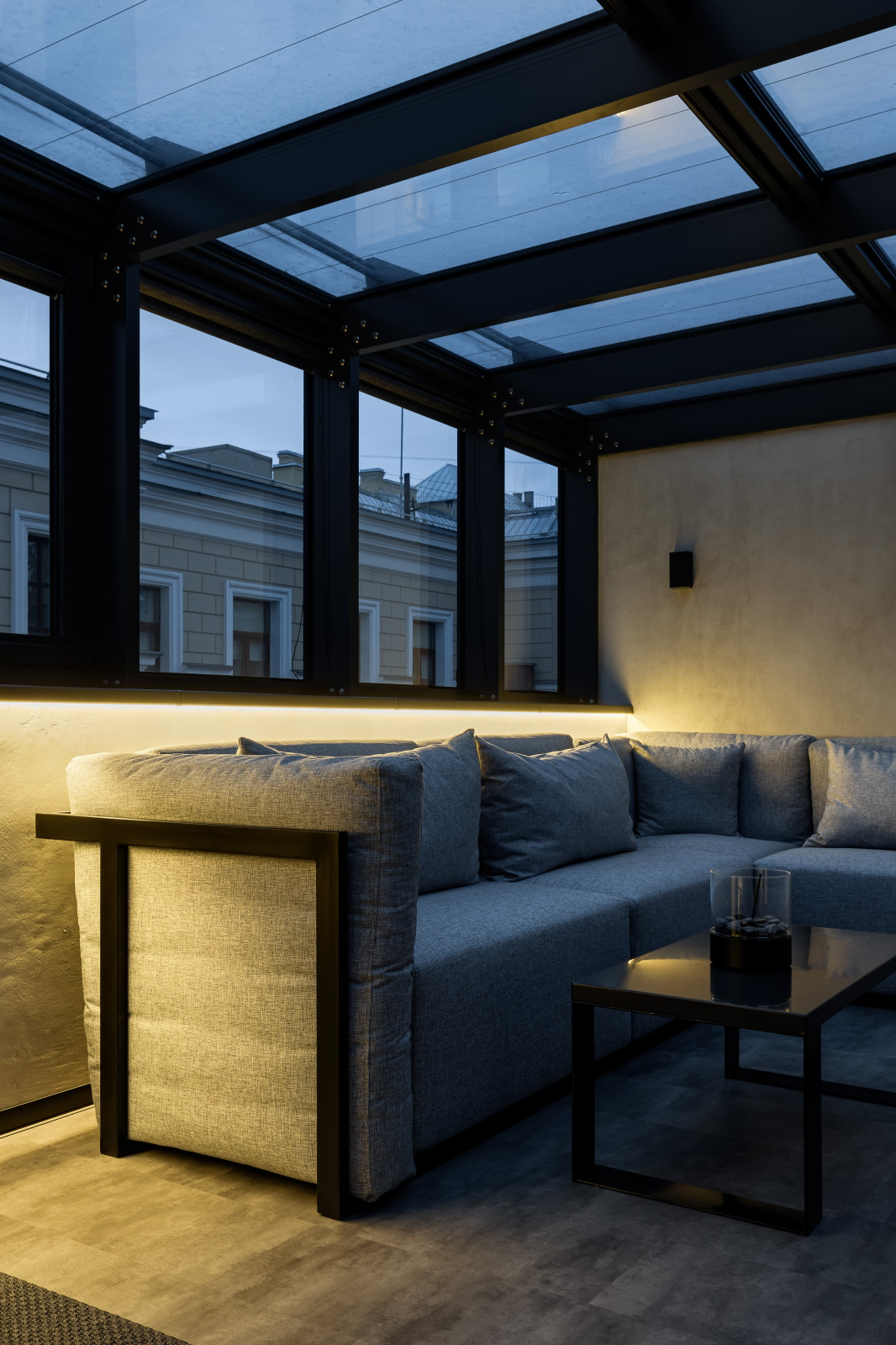 Квартира с видом на крыши Петербурга