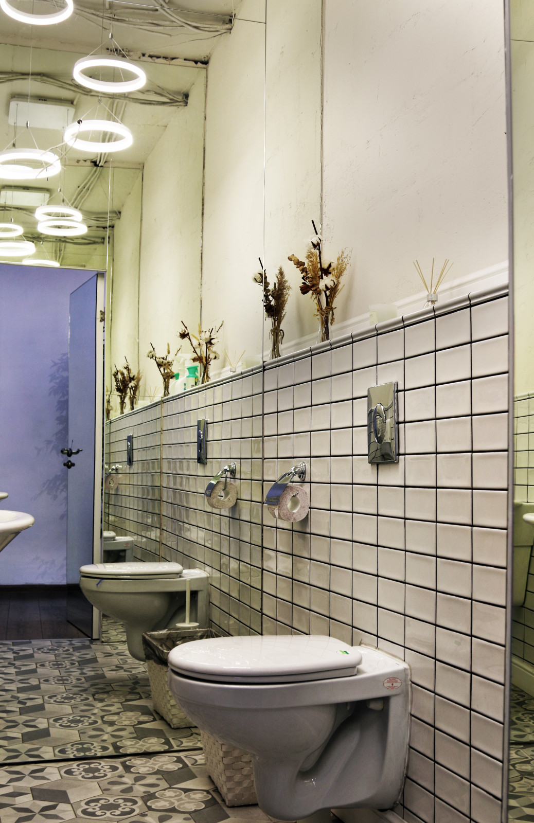 Интерьер входной группы салона красоты SW HOLDING в Эко-стиле