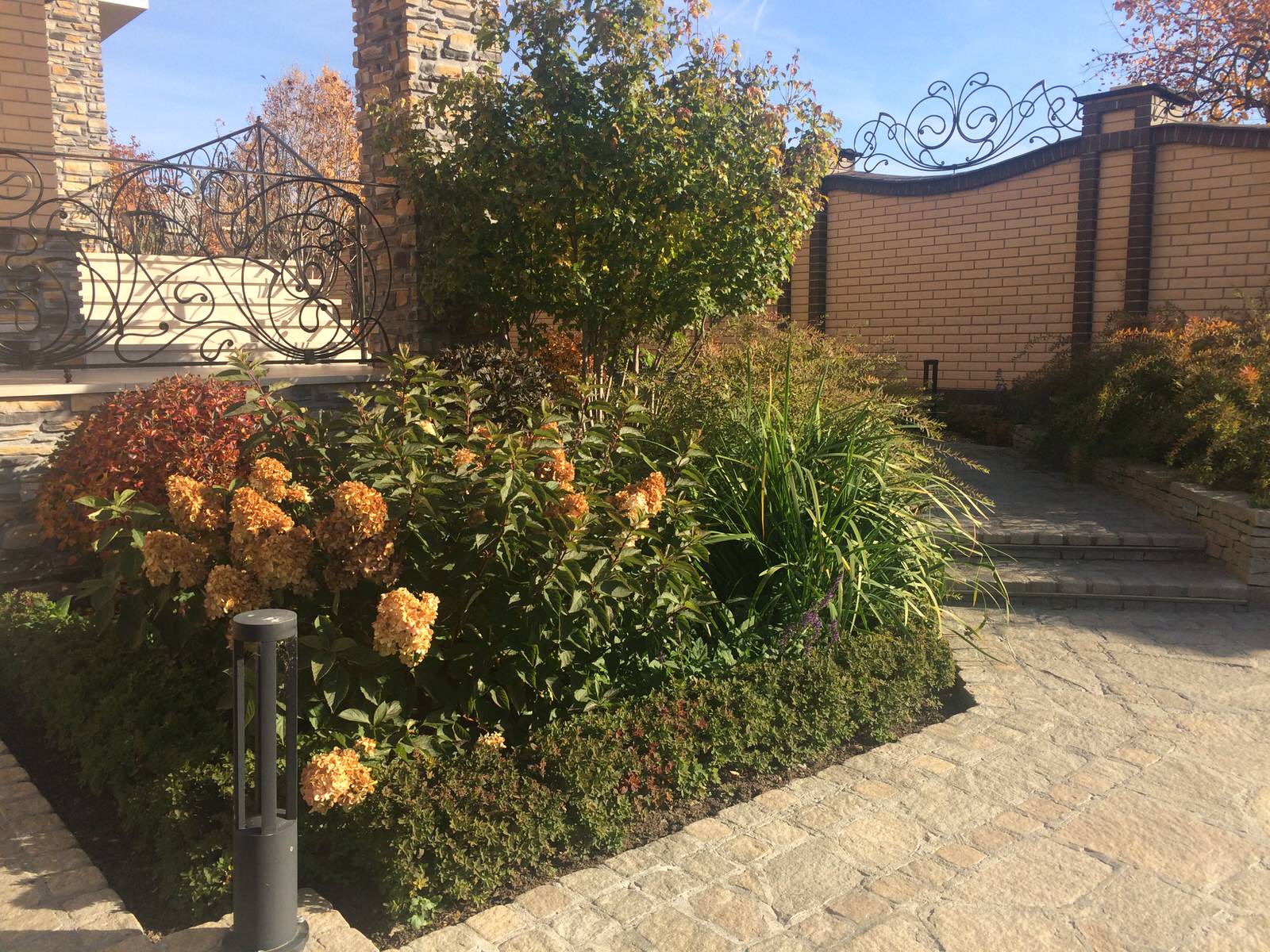 Сад с подпорными стенами