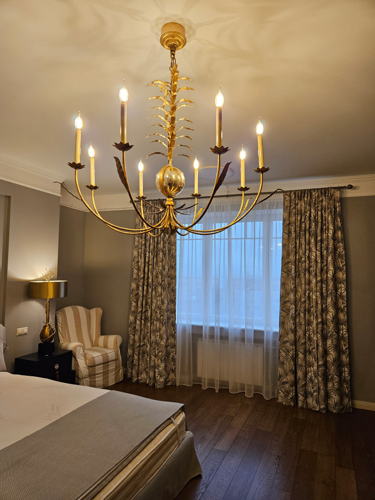 Москва. Декорирование спальни с намеком на колониальный стиль.