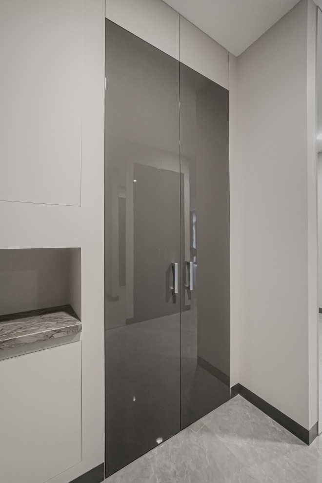 Шкафы с глянцевыми фасадами в цвете Minotti