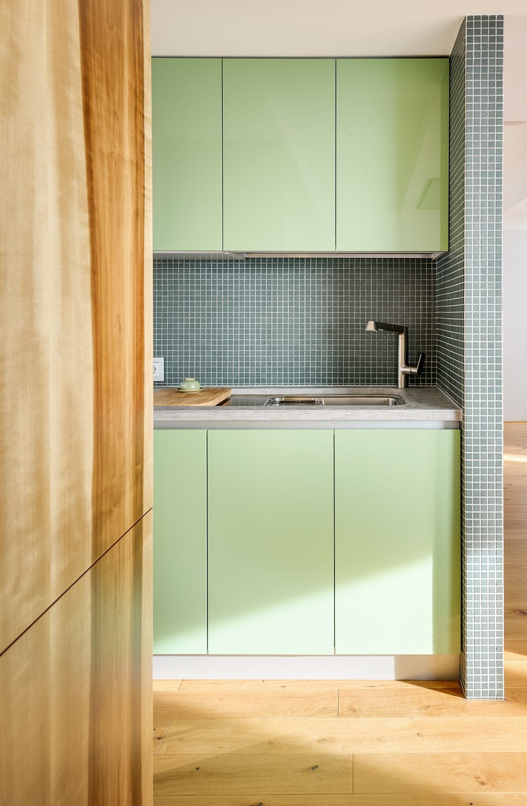 Современная кухня - декоративный бетон и мореный грисард