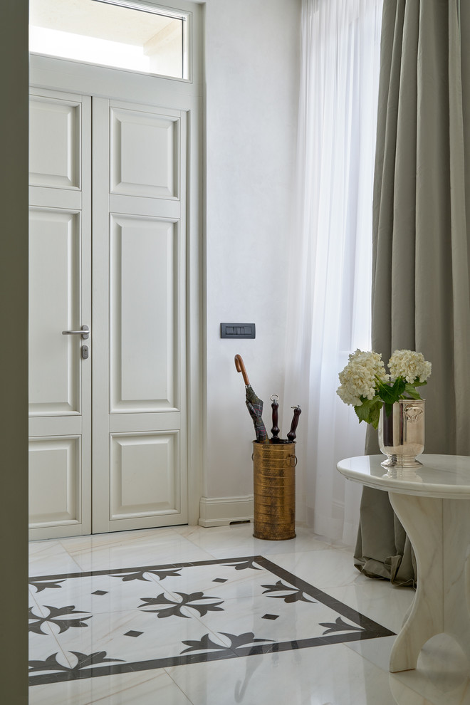 Большой загородный дом