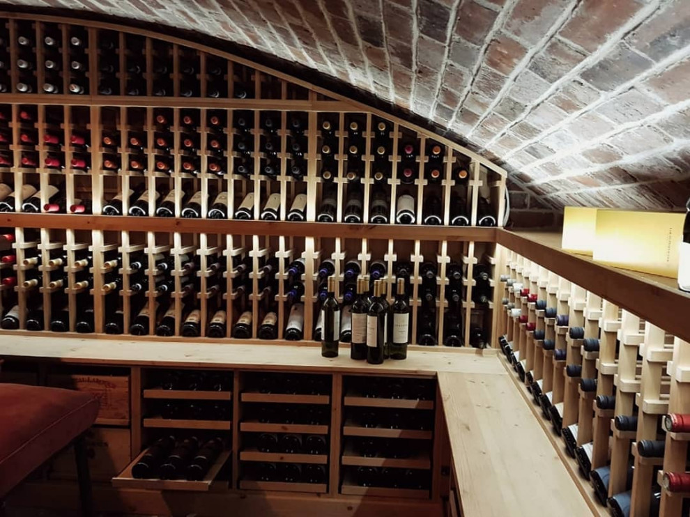 Обложка проекта: винная комната в ресторане в Москве