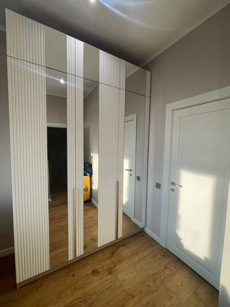 Распашные шкафы