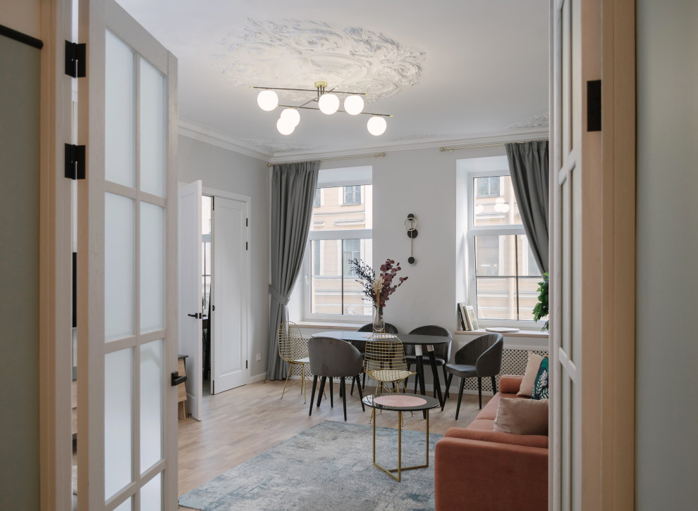 Реализация проекта в старом фонде СПб, квартира с камином.