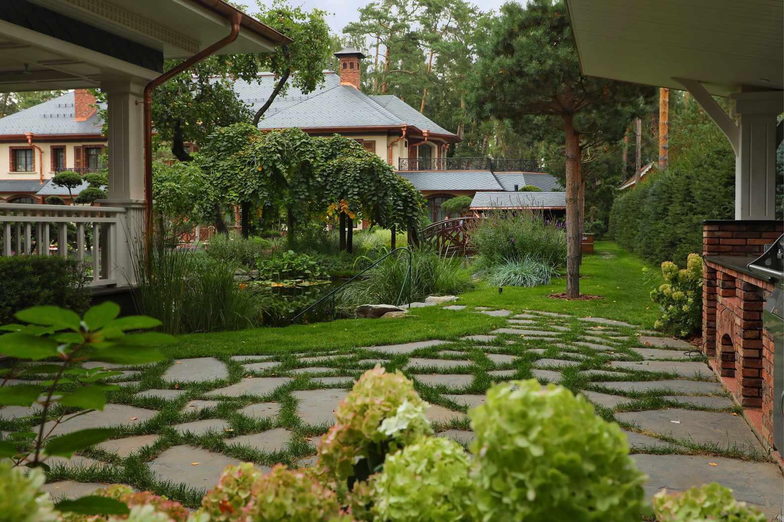 Коттеджный сад в Барвихе (дизайн и исполнение компании "Imperial Garden")