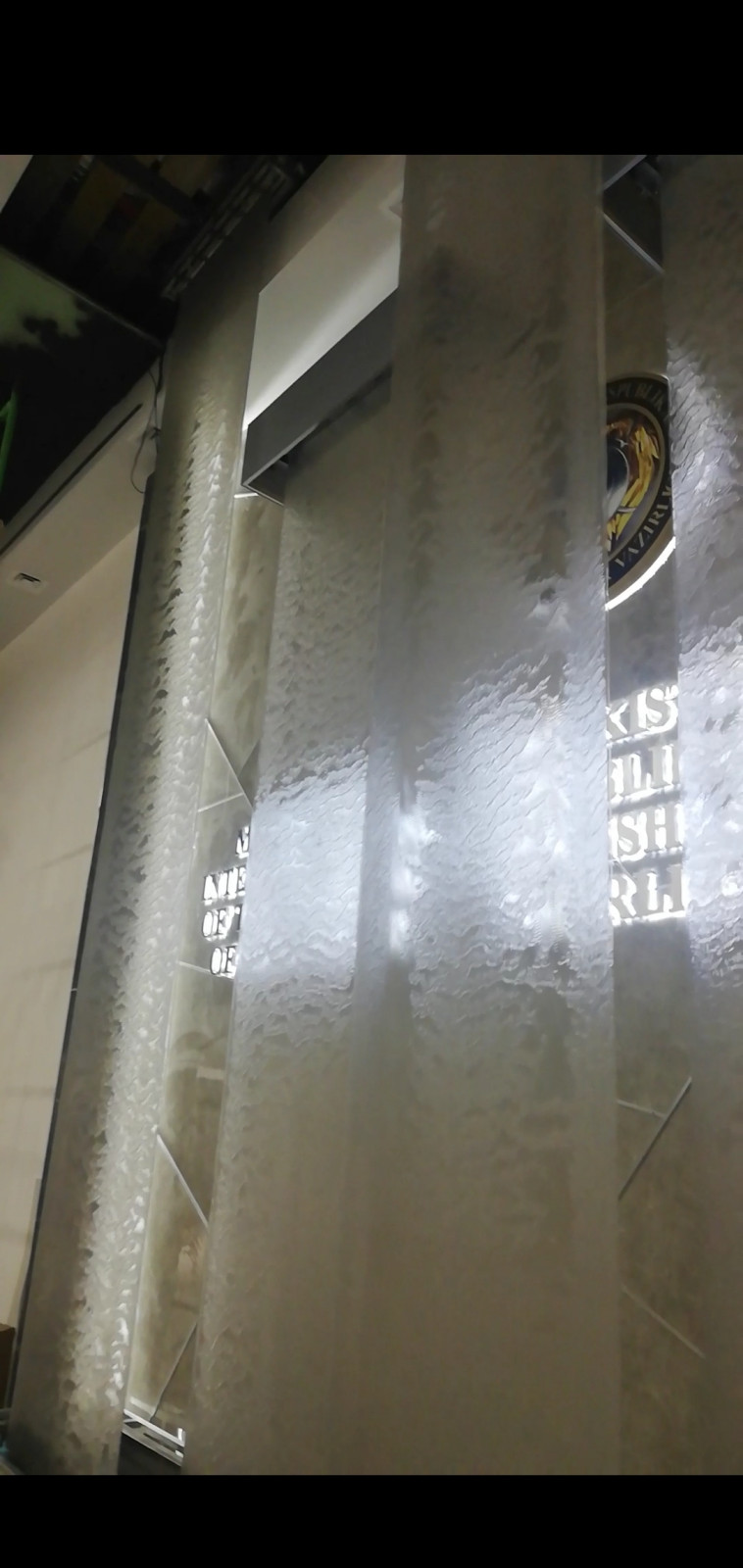 Обложка проекта: водопад по сетке 6-метровый