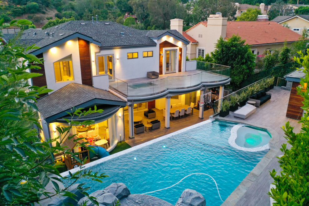 Беверли Хиллз - Лос Анджелес. Дом в современном стиле.