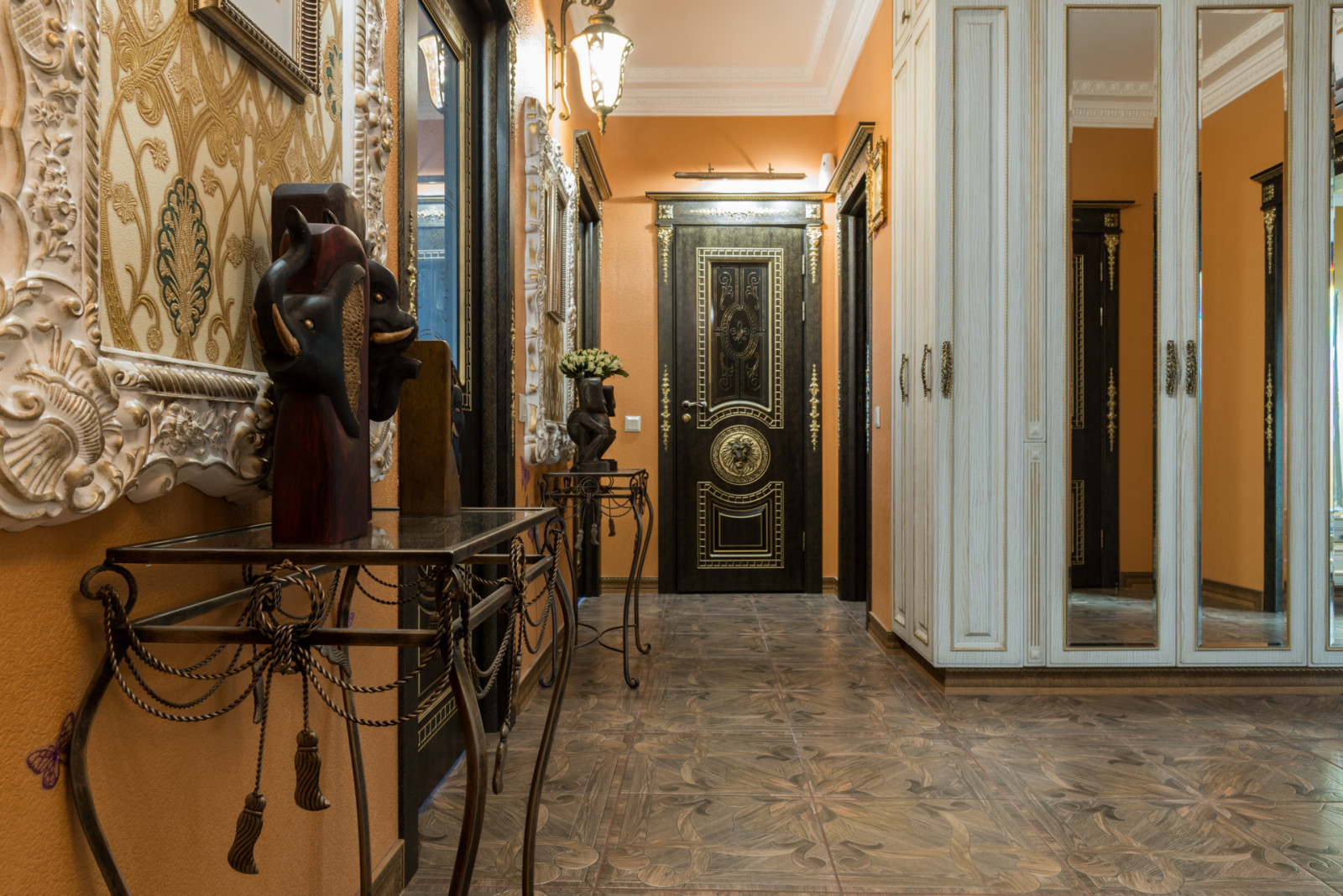 Прихожая в классическом стиле