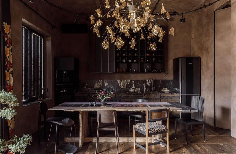 Двери из массива и кухня