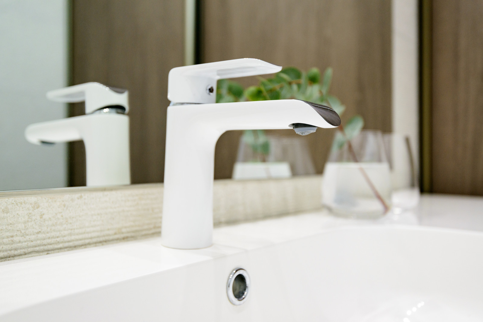 Камень и дерево в центре Сибири