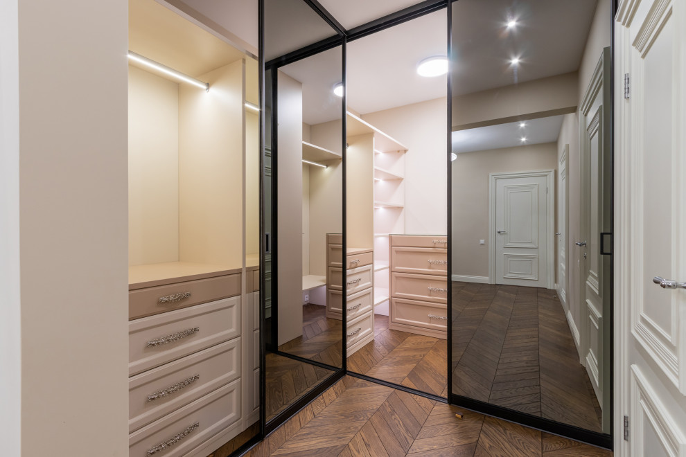 Угловая гардеробная с дверьми-купе raumplus