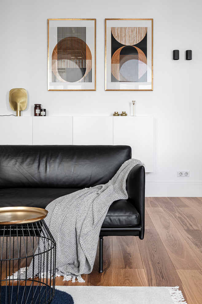 Houzz Украина: Черно-белый интерьер с арочными окнами