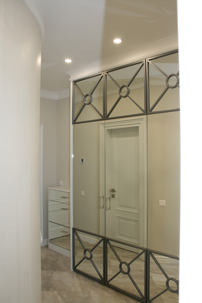 Белая неоклассика с оттенком морской волны