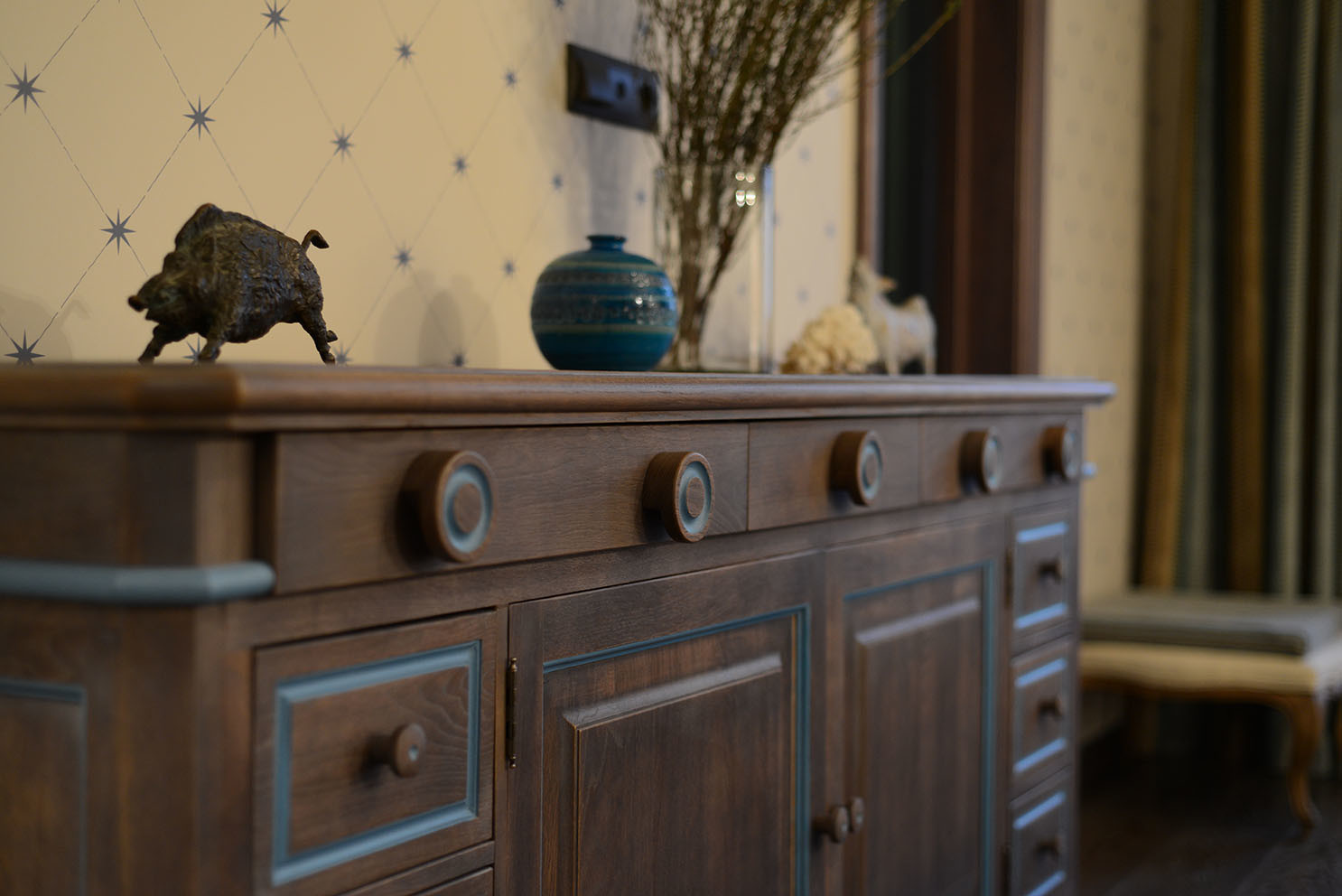 Обложка альбома: мебель