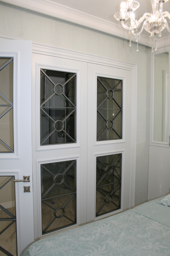 Белая неоклассика с оттенком морской волны