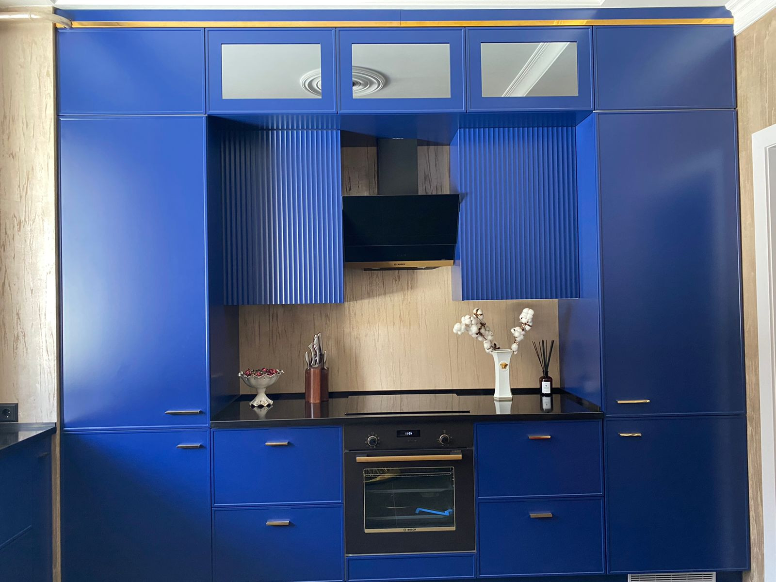 КУХНЯ НА ЗАКАЗ В ЭМАЛИ BREMEN