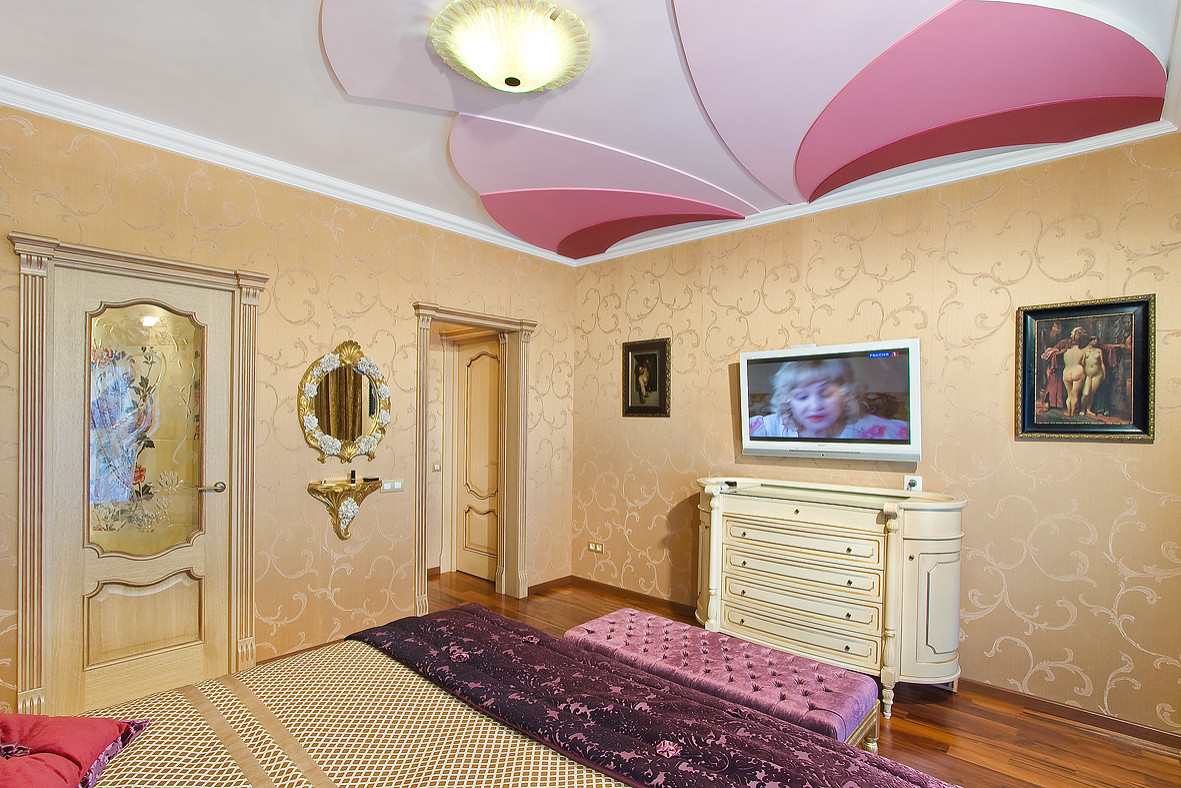 Интерьер коттеджа в ярких тонах