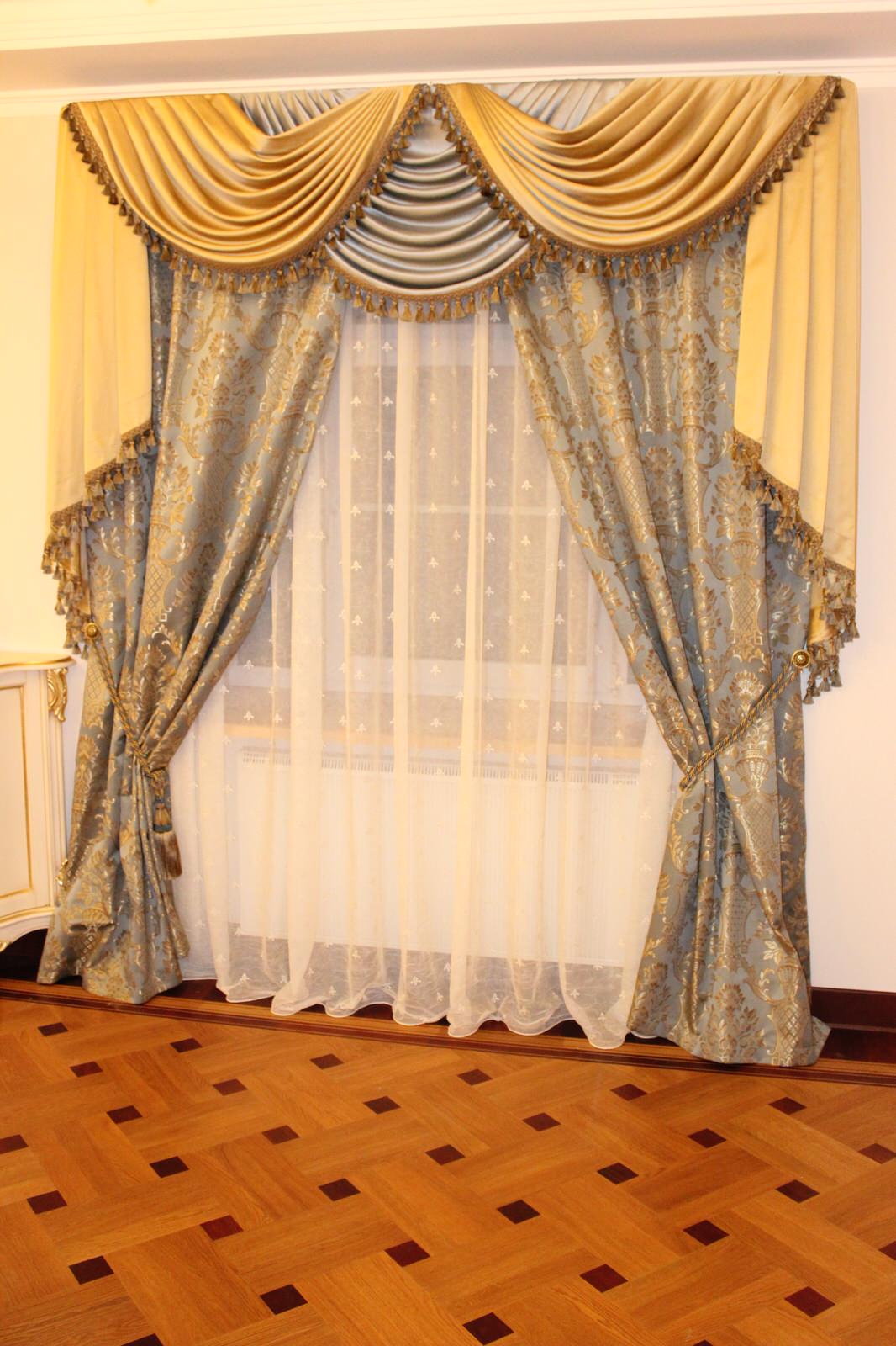 Гостинная с ламбрекенами