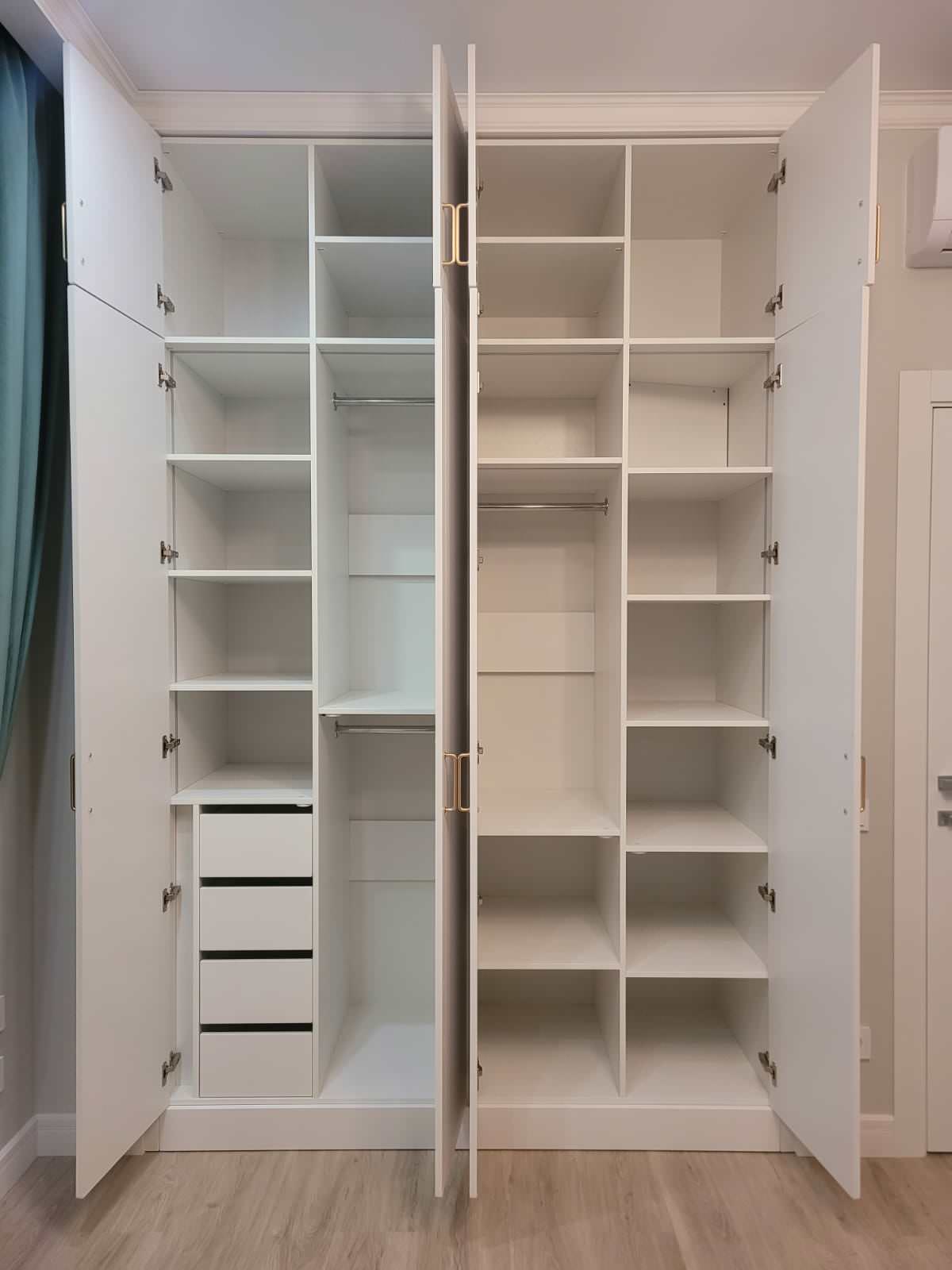 Встроенные распашные шкафы