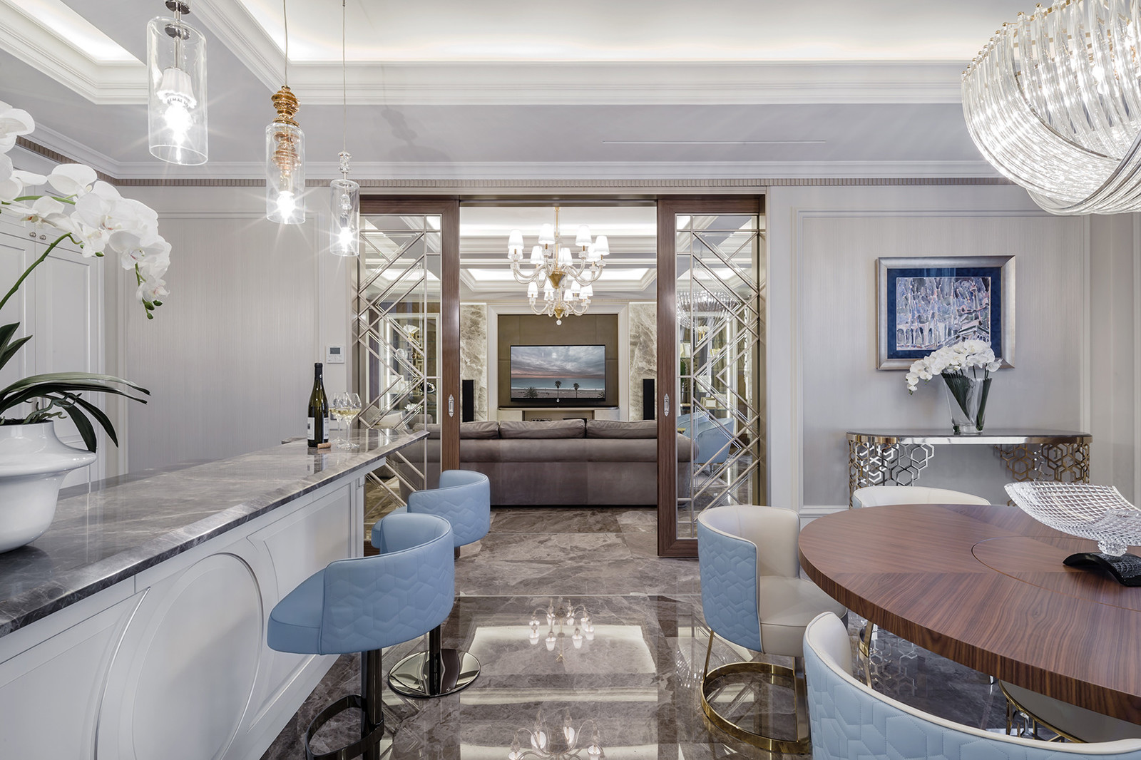 Elegant interior in Nice, France. / Элегантный интерьер апартаментов в Ницце