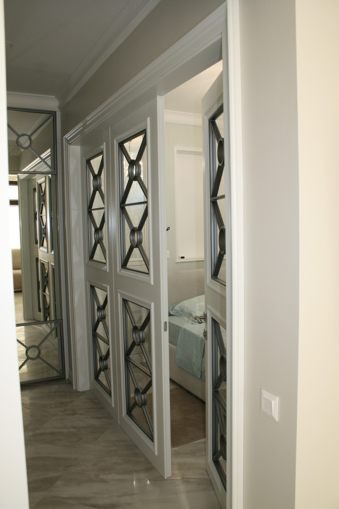 Белая неоклассика с оттенком морской волны