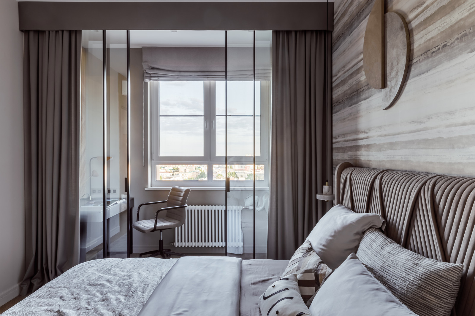 Дом с синими человечками