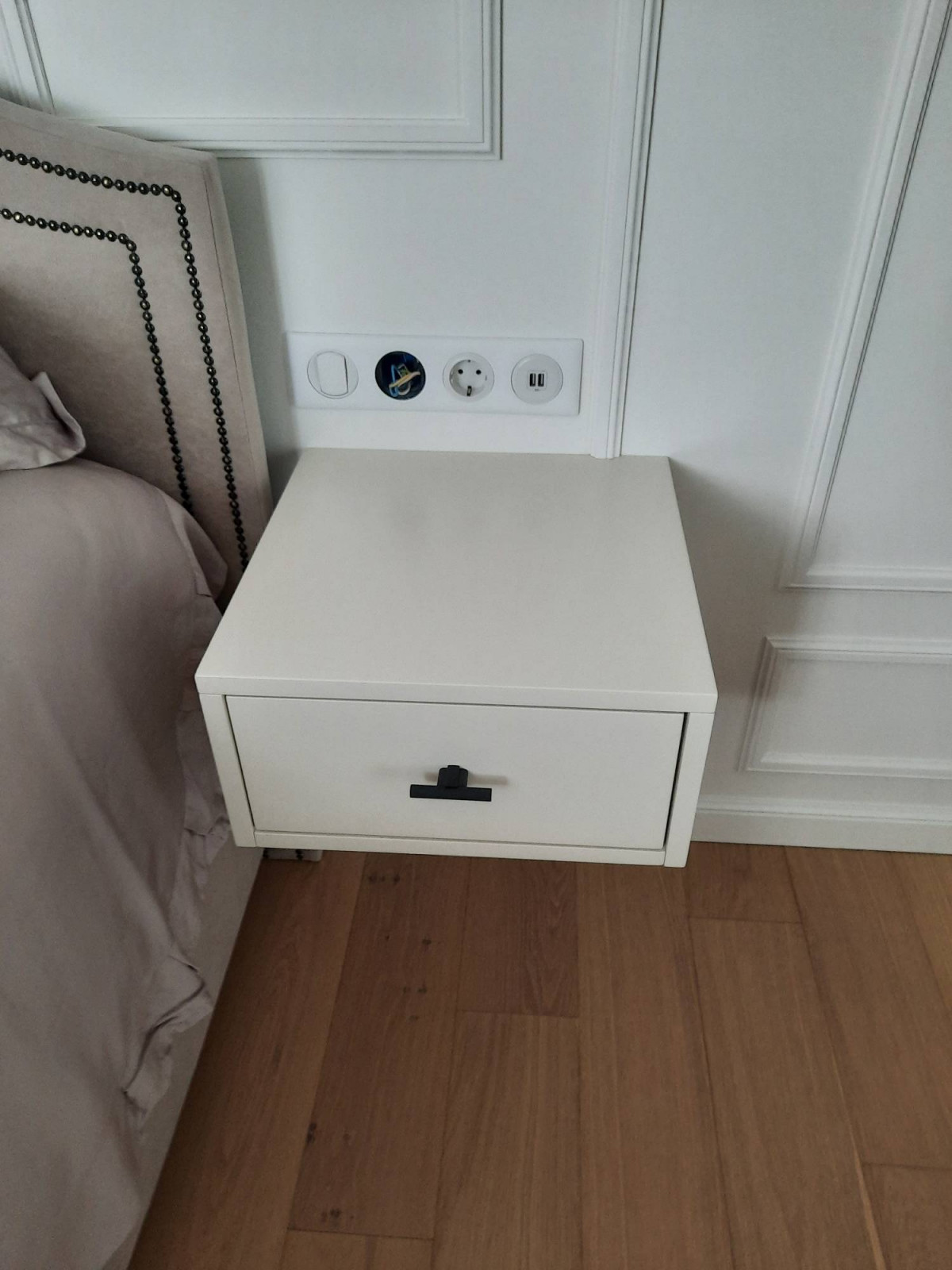 Подвесные тумбы и шкаф в постирочную