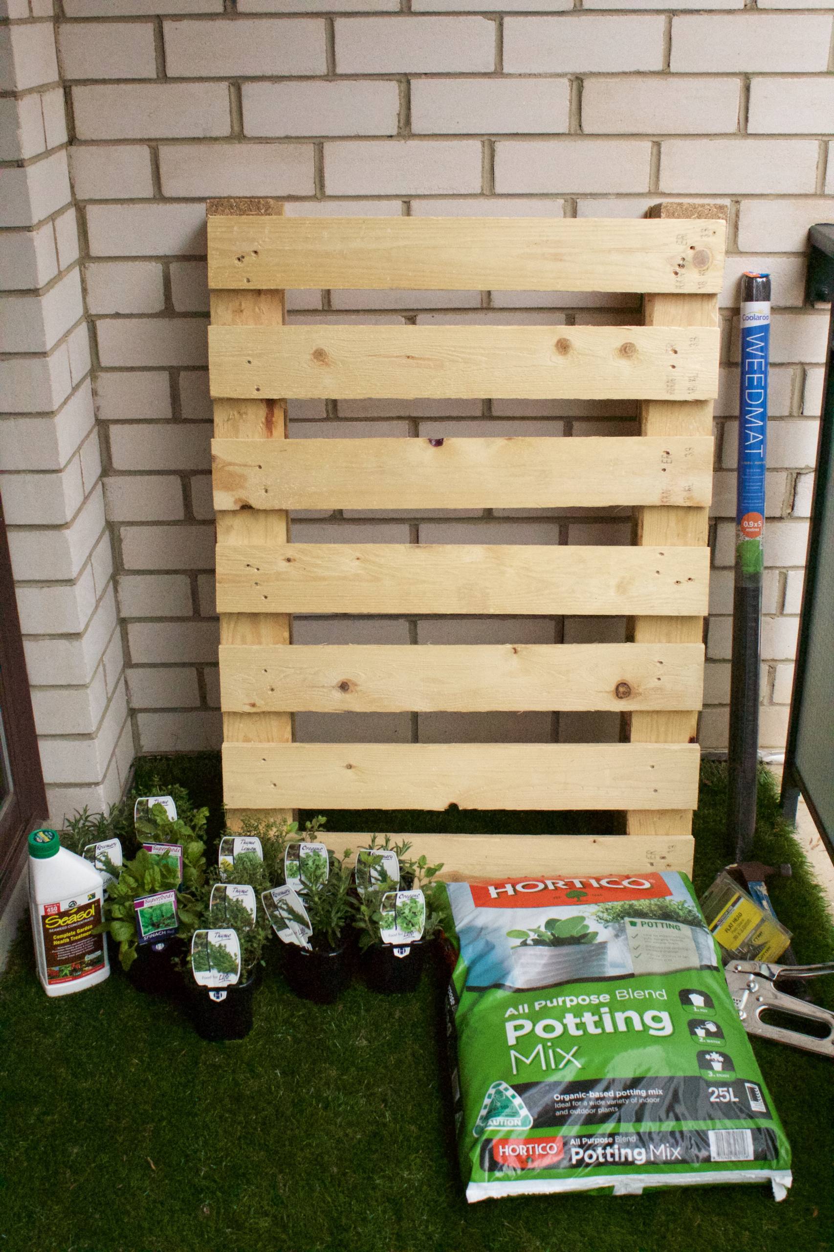 Своими руками: Как сделать стеллаж для рассады