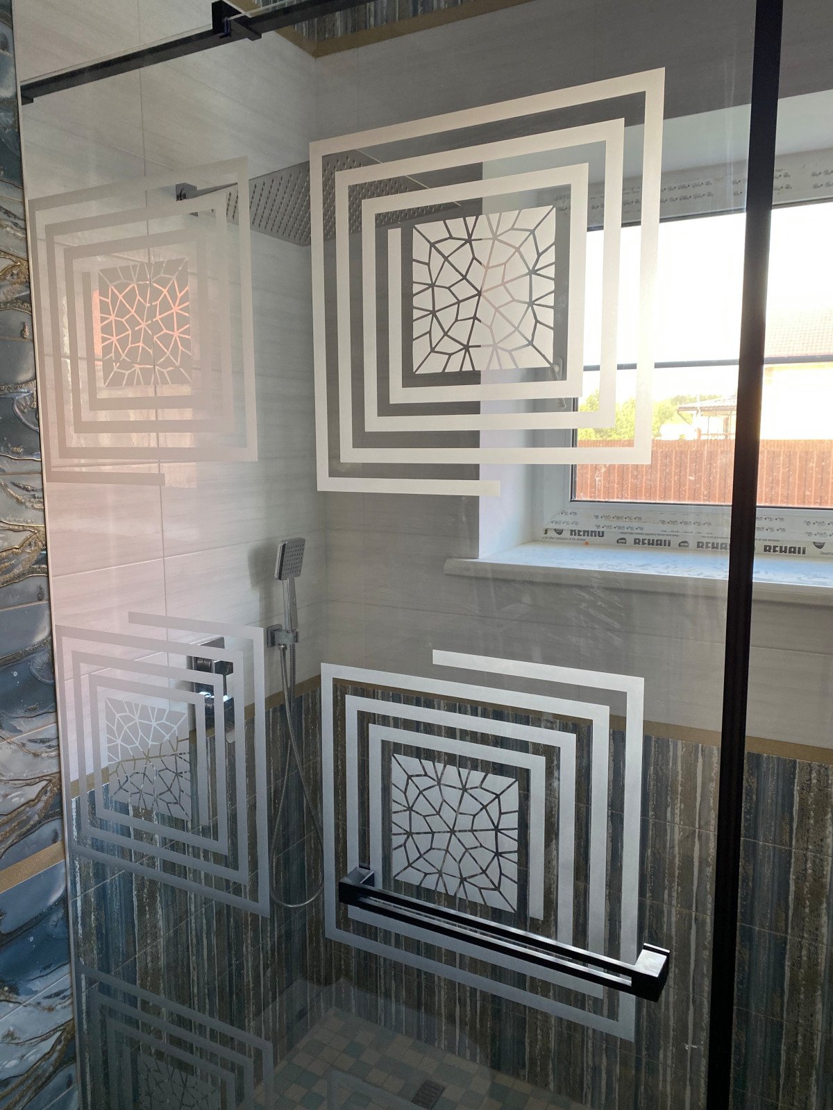 Обложка проекта: Стеклянная душевая