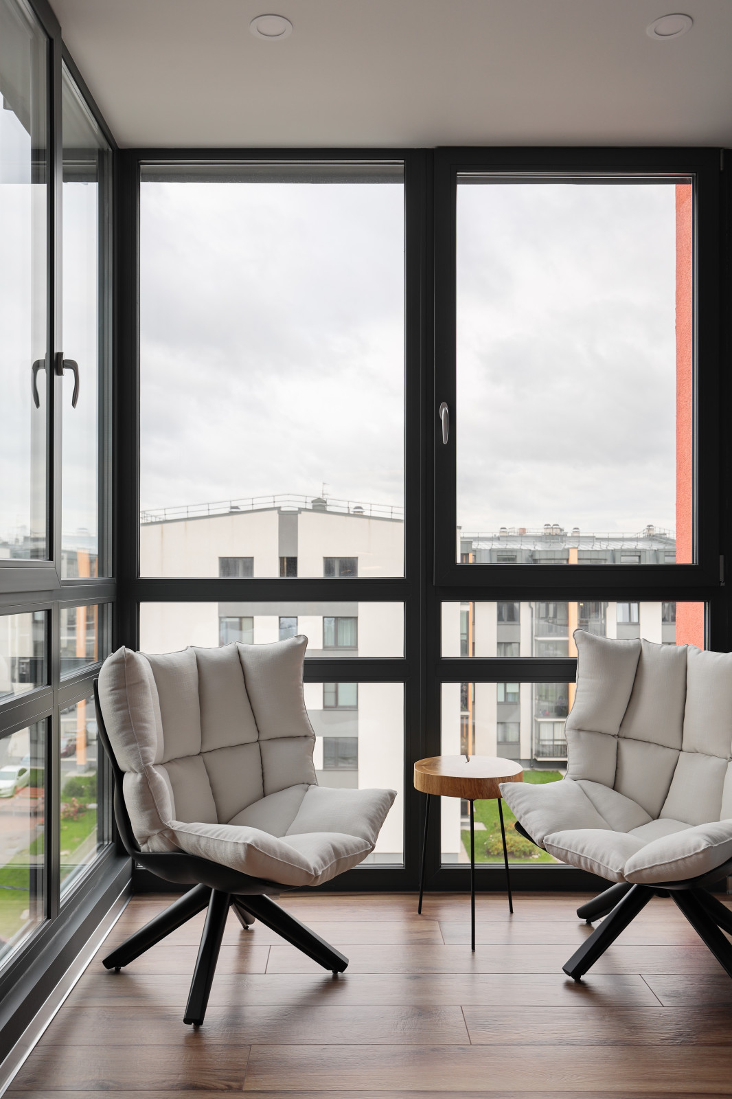 Модная квартира с балками на потолке