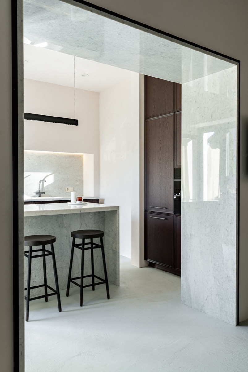 Софт-минимализм на мраморной кухне